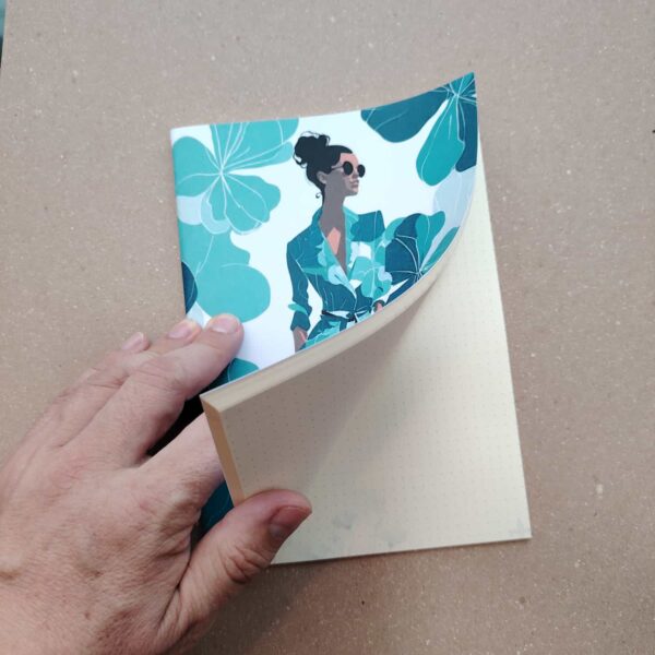 Cuaderno Artesanal A5 - Cubierta Mujer Azul Gafas - Amarillo Claro - Puntos