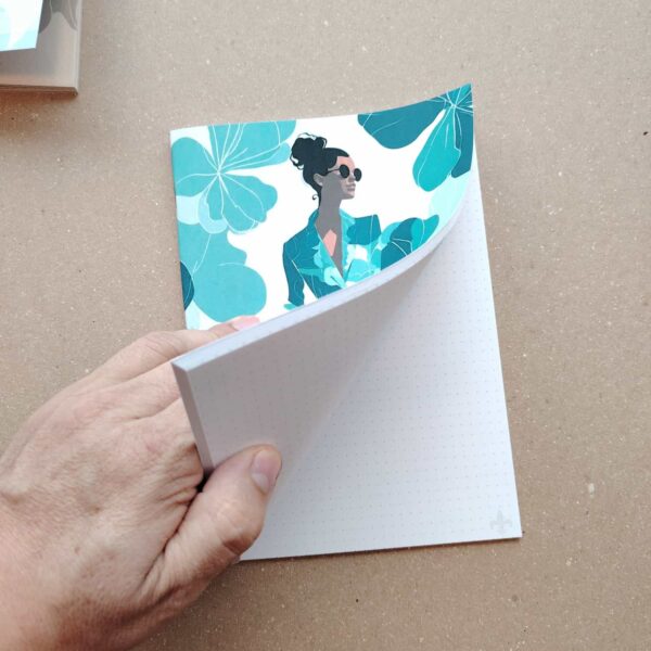 Cuaderno Artesanal A5 - Cubierta Mujer Azul Gafas - Blanco - Puntos