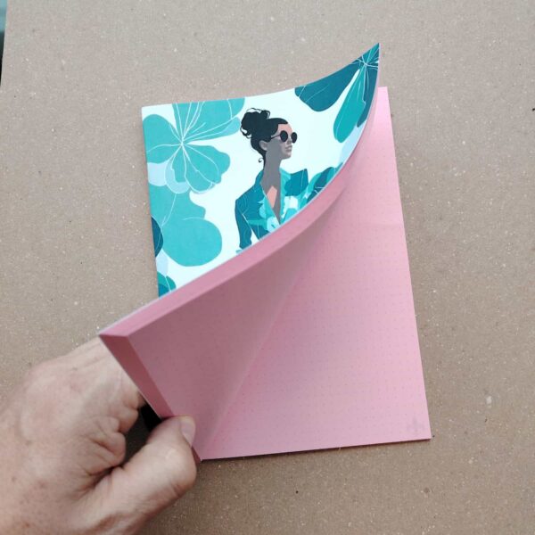 Cuaderno Artesanal A5 - Cubierta Mujer Azul Gafas - Rosado - Puntos