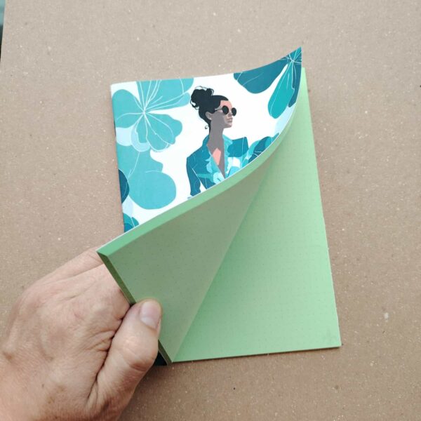 Cuaderno Artesanal A5 - Cubierta Mujer Azul Gafas - Verde - Puntos